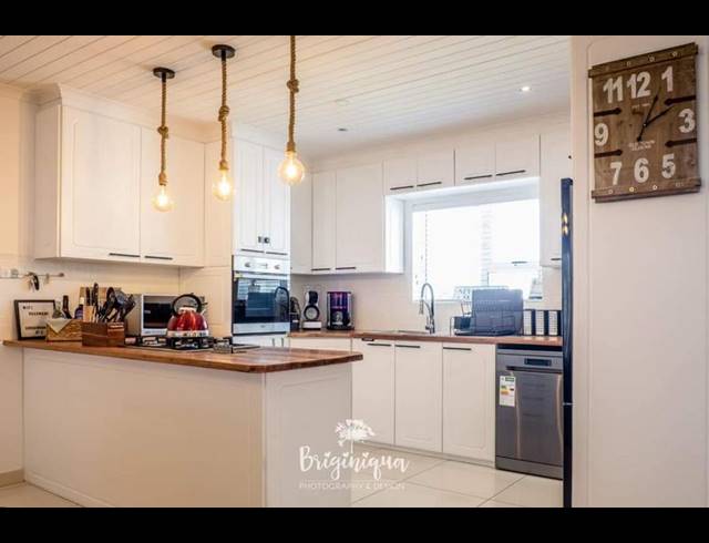 3 BEDROOM HOUSE FOR SALE IN SANDY POINT